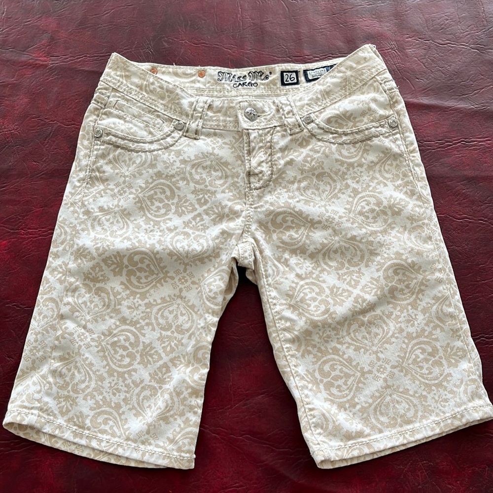 Miss Me CARGO Bermuda shorts. Size 26.